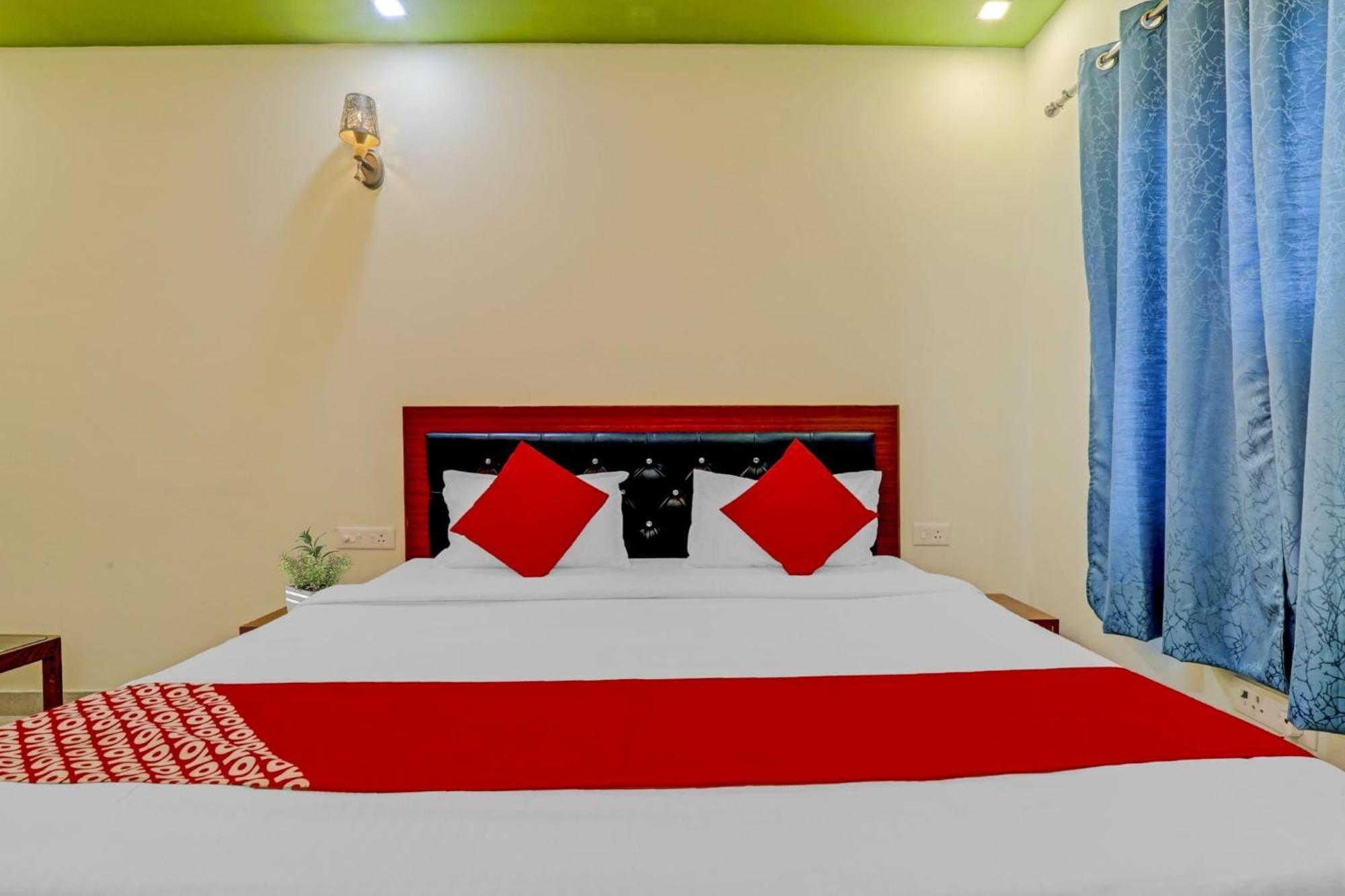 Hotel O Chauhan Palace Lucknow Eksteriør billede
