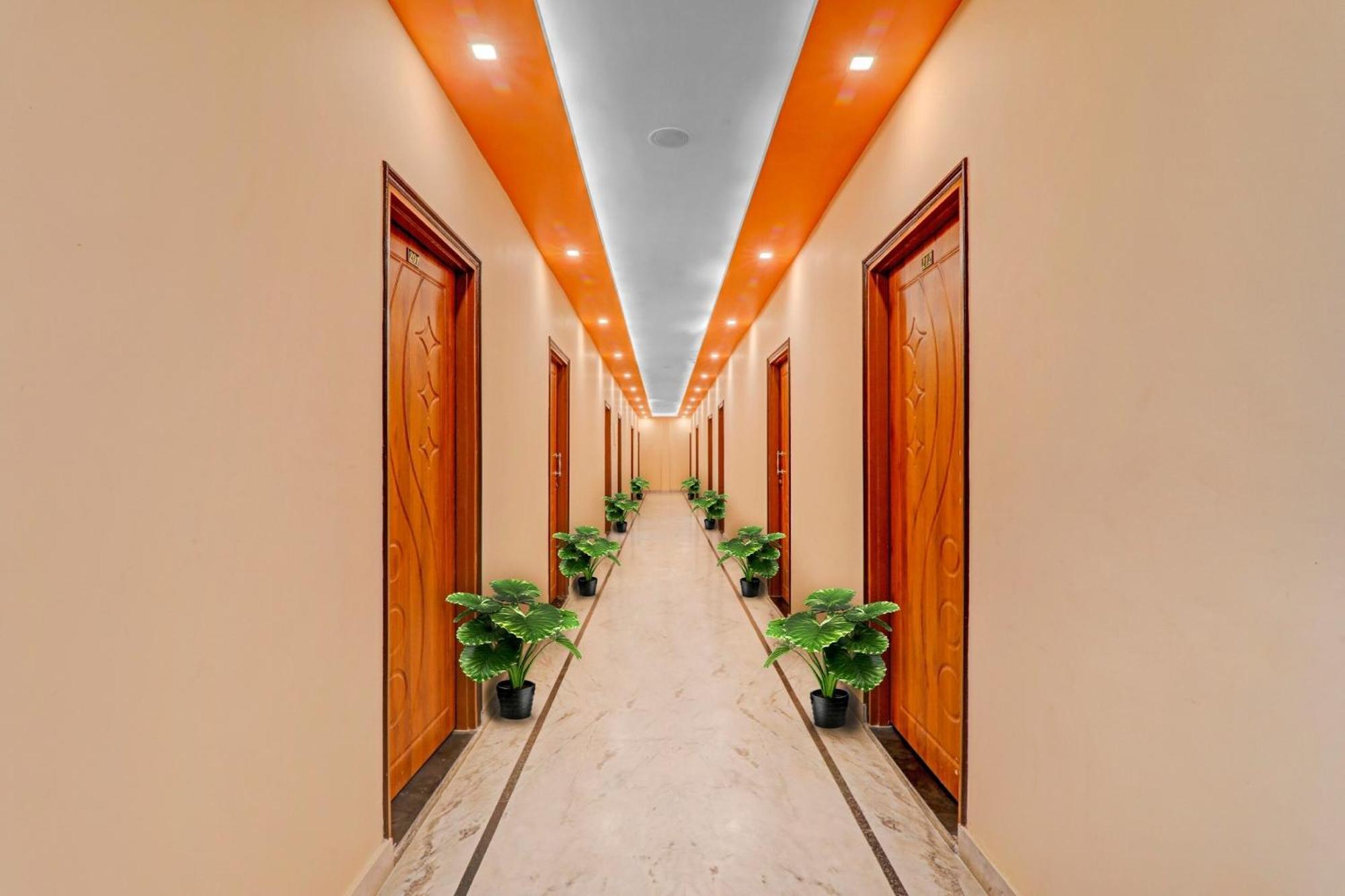 Hotel O Chauhan Palace Lucknow Eksteriør billede