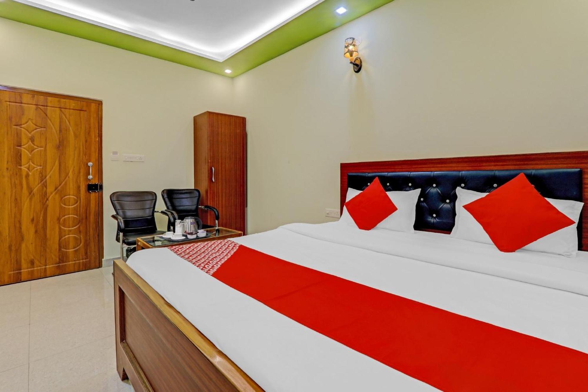Hotel O Chauhan Palace Lucknow Eksteriør billede